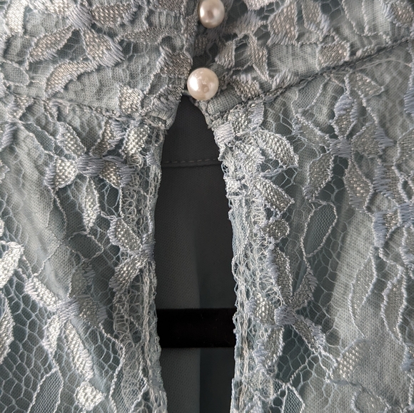 WAYF puff shoulder blouse - Picture 2 of 4